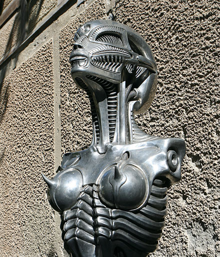 Притягательное &laquo;чудовище&raquo; Ханса Рудольфа Гигера. Фото: Юлия Бритвич