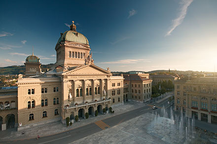 Федеральная площадь и&nbsp;здание парламента. Фото: Swiss-Image